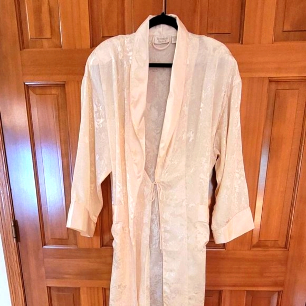 Victoria's Secret Cream Robe - M/L - Picture 5 of 7